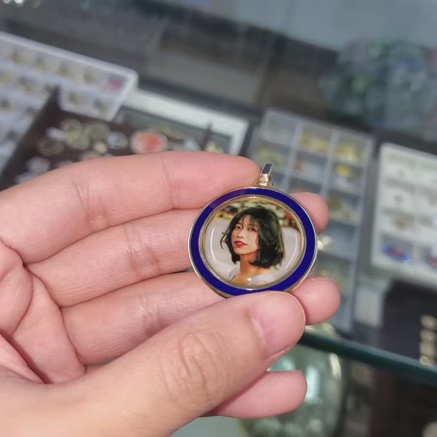 Necklace With Picture Inside