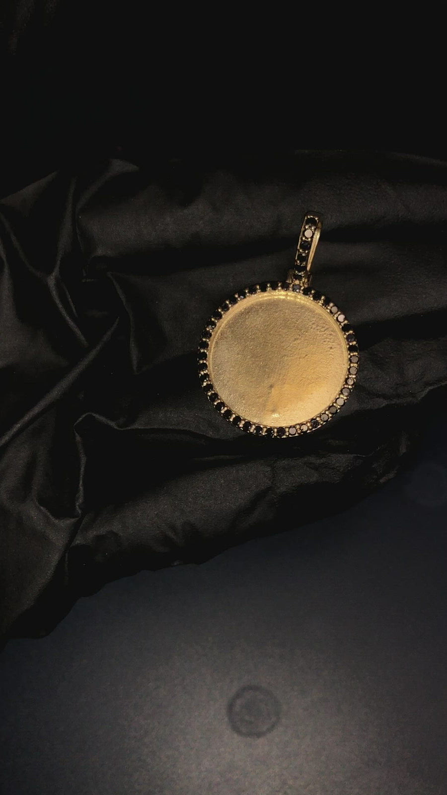 Round Gold Picture Pendant